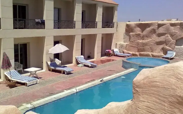 Ceceil Hotel