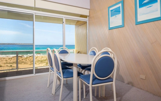 Retreat Beside The Beach - Unit Four