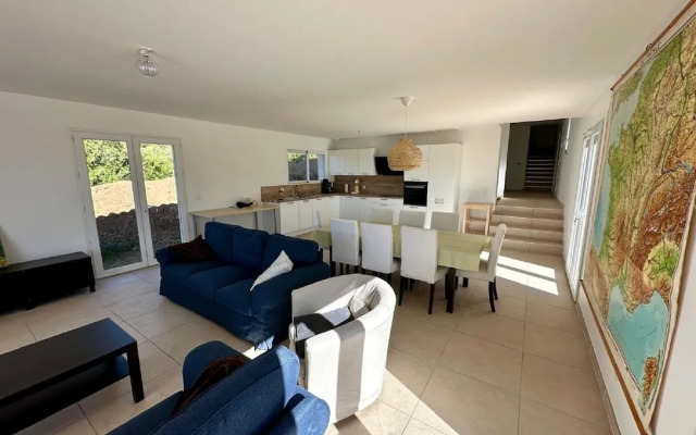 Villa L'esquirrol Vineyard Escape