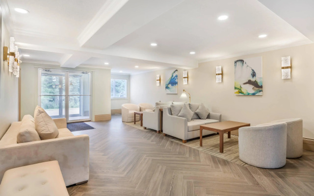 Velora Hinton, Ascend Hotel Collection