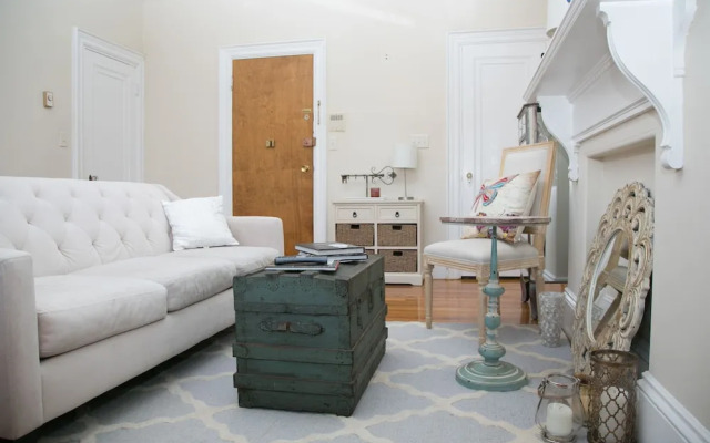 Pleasant Back Bay Suites by Sonder