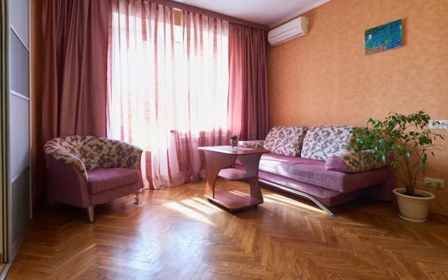 Апартаменты Home-Hotel, ул. Малая Житомирская, 10-2