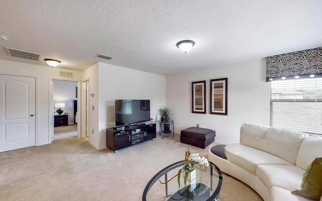 Fantastic Cypress Pointe Vacation Home