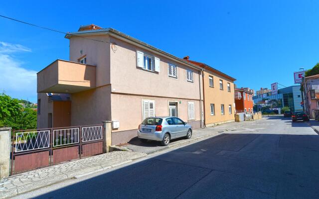 Apartment 1873