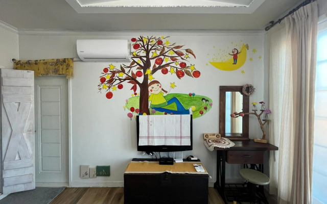 Artist and Flower Pension