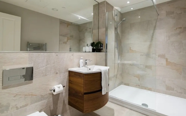 JOIVY York Place Apartment in Georgian City Centre Building