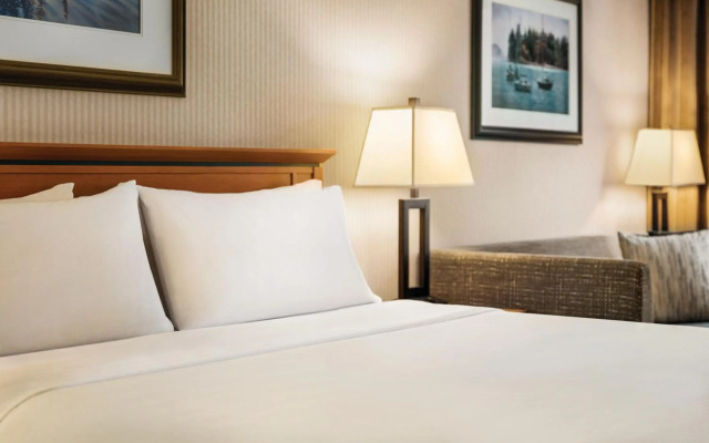 Holiday Inn Hotel & Suites North Vancouver by IHG