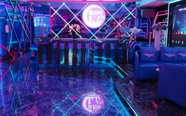 Qishan Hotel (Zhongshan Yijiayi Xinghe Plaza)