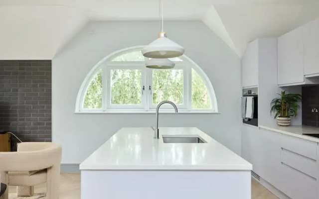 The Putney Sanctum - Beckoning 2bdr Flat With Balcony