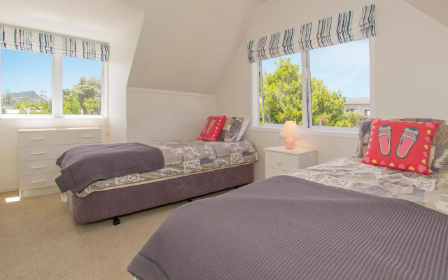 Peaceful Pauanui - Pauanui Holiday Home – Guest Rooms – Pauanui