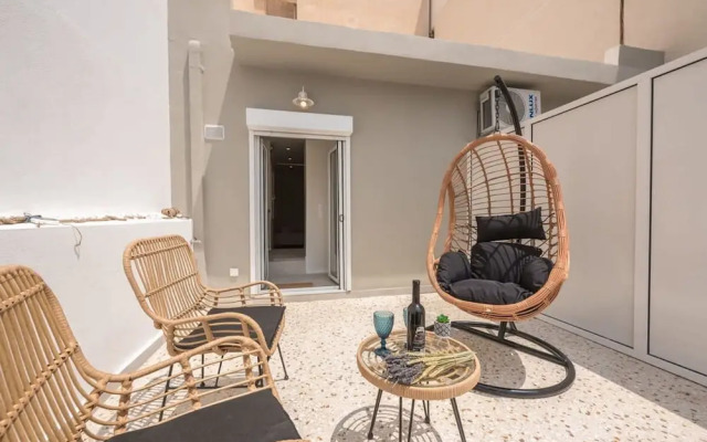 The Urban Loft 2 - Athens Unique Oasis