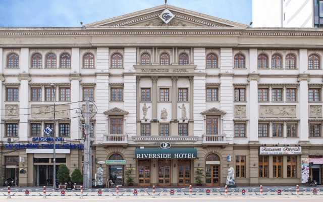 Riverside Hotel