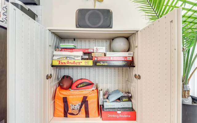 5 Mi to Lake: Modern Tobyhanna Retreat!