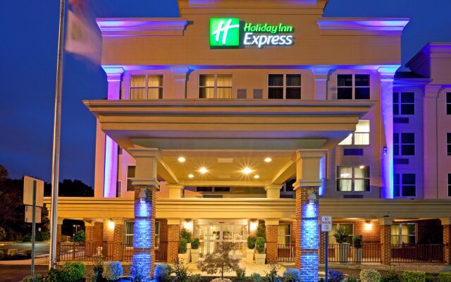 Holiday Inn Express Woodbridge, an IHG Hotel