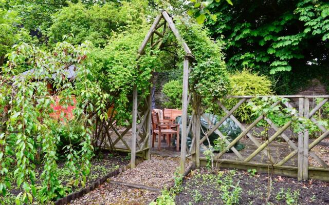 Stunning Loft Flat With Garden