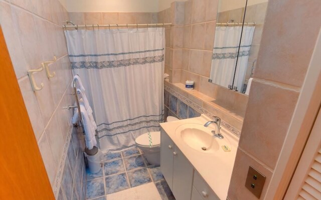Hunters Point Apartment 6