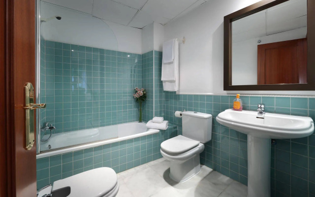 Apartamentos Patios De Alcántara