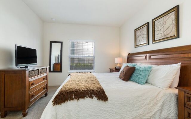 Lucaya Village 3040 #20-105