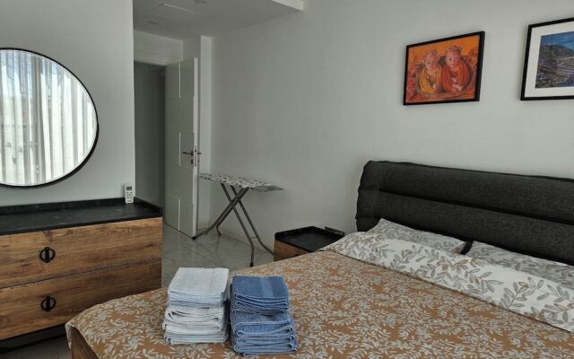 Serene Three-bedroom Retreat in Unforgettable Setting