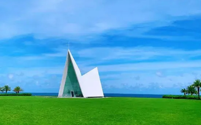 The sea Hotel.