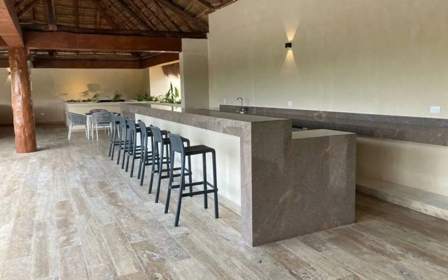 2 Br, Spacious, Great Located, Top Lx Amenities