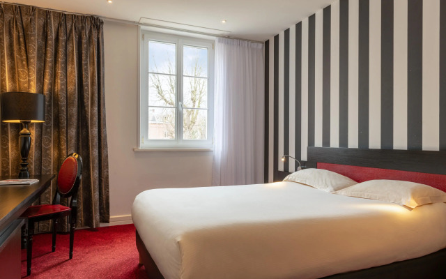 The Originals Boutique, La Maison Rouge