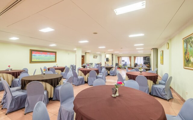 Capital O 1256 Sangga Buana Resort and Convention Hotel
