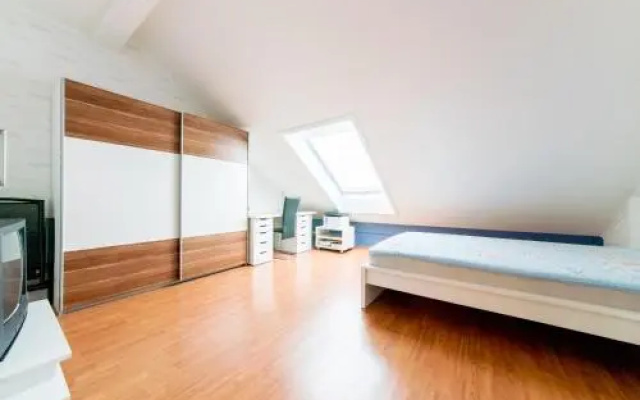 4 Private Single Rooms (5652)