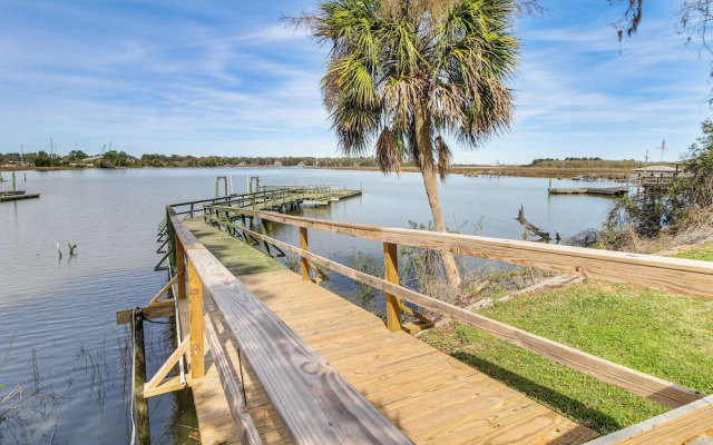 Riverfront Savannah Getaway w/ Pool & Dock!