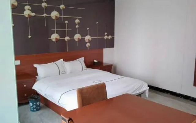 Yilong Business Hotel