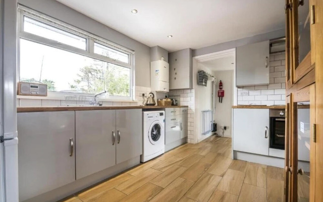 Little Hill - 3 Bed - Wisemans Bridge