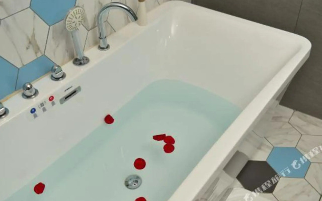 Zhouting Hotel(Hefei Huaihe Road Pedestrian Street Store)