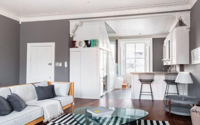 The Notting Hill Escape - Modern & Bright 3BDR Flat with Balcony