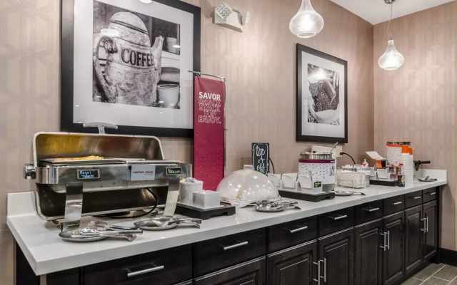 Flag Point Inn & Suites Pratt by FairBridge