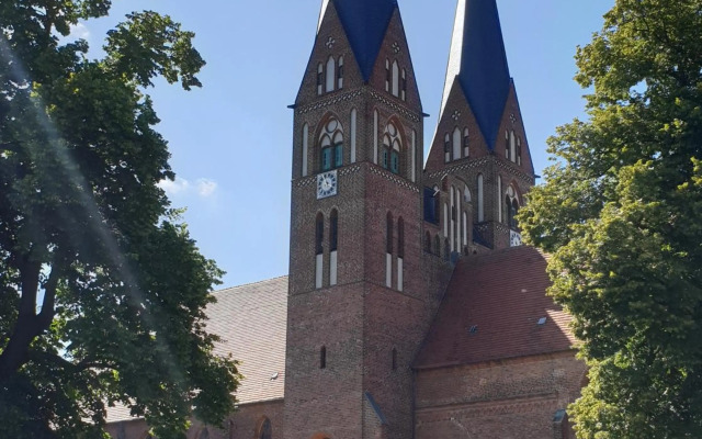 Travel Art Boardinghouse