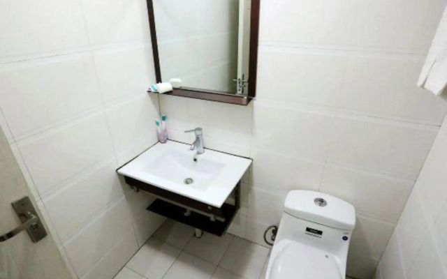 Lulu Hotel (Longmian Avenue Subway Station Branch)