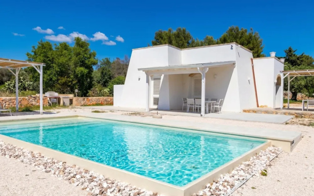 Villa Pescoluse With Pool and Sea View