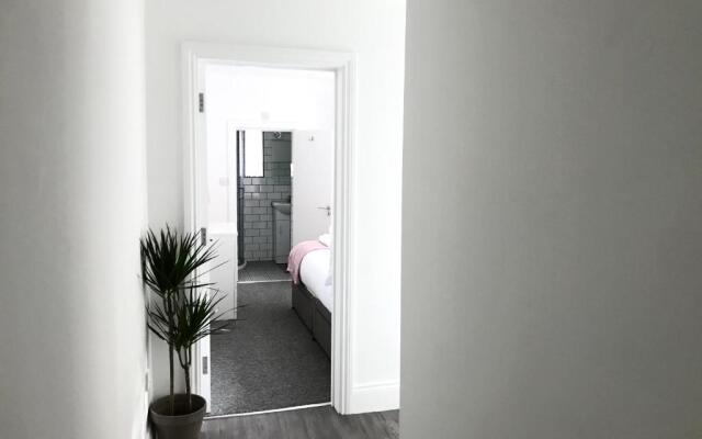 OTTO - 2 Bed 2 Bath & Terrace