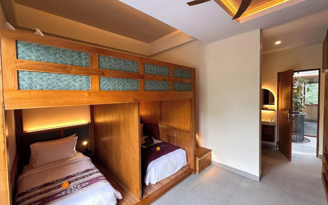 Leafy Riverbank – Guest Rooms – Beraban