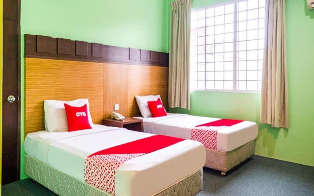OYO 89408 Royal Hotel