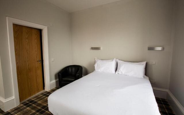 Crown Court Hotel & Bar.