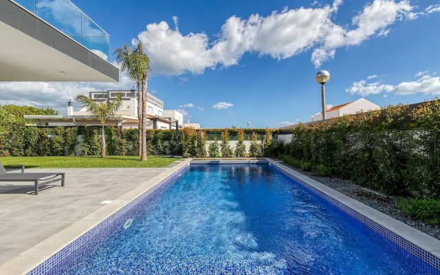 Manatee Modern Luxurious Villa