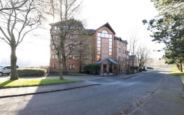 JOIVY Bright 3-Bed Flat Overlooking The Clyde