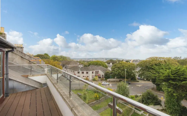 Modern 3 Bed Apartment - Parking