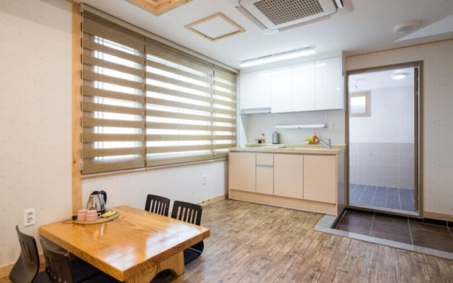 Jeju Flyjin House Pension