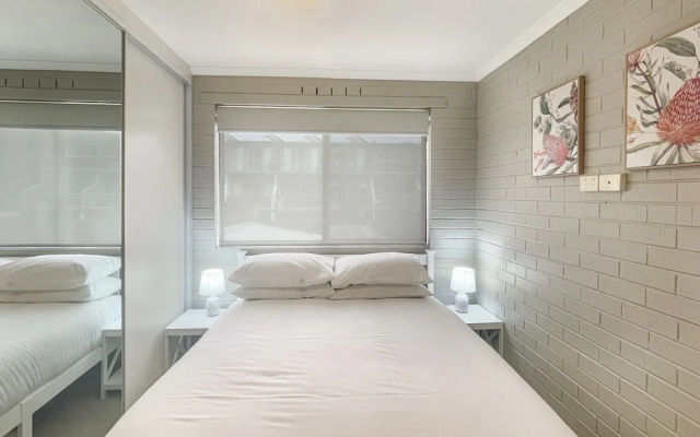 Serene Coastal Retreat With Carport – Guest Rooms – North Batemans Bay