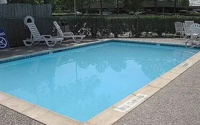 America's Airport Inn & Suites