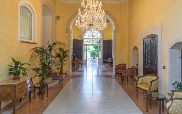 Hotel Regina Del Garda Suite