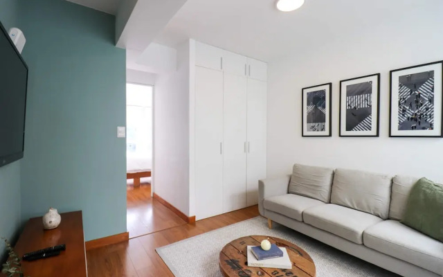 Lovely 2BR with Balcony in Miraflores