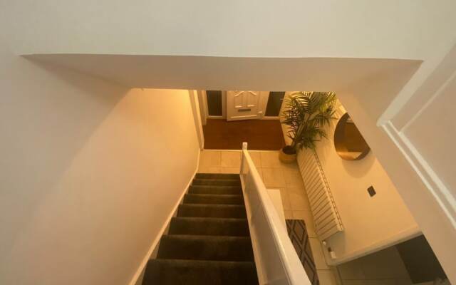 Charming 3-bed House Near Central Manchester